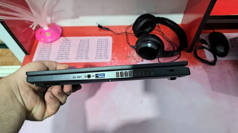 Acer NITRO V 15 4 Acer NITRO V 15 4