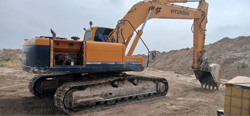 Hyundai 300 sotiladi ekskavator srochna