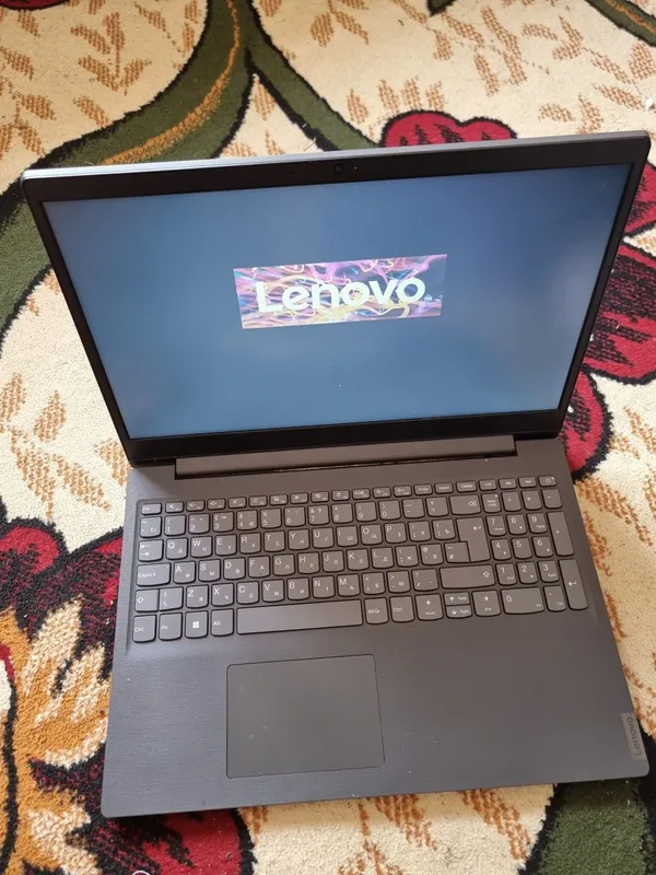 Lenovo noutbook satiladi