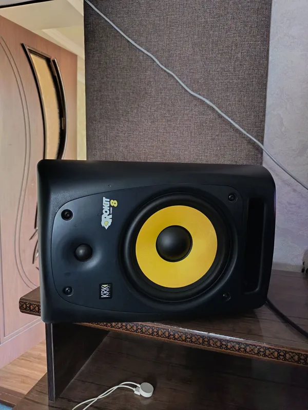 KRK Rotik8 G3 srochniy sotiladi! 2
