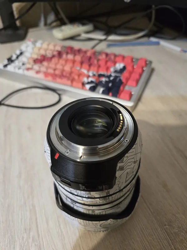 Объектив на Canon EF Tamron SP 24-70 F/2.8 Di VC USD 3 Объектив на Canon EF Tamron SP 24-70 F/2.8 Di VC USD 3