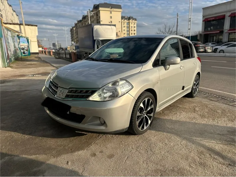 Nissan tiida avtomat