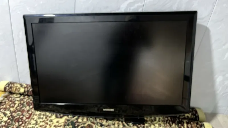 Televizor samsung ishlashi ovozi zór pulti bor faqat yangilash kerak