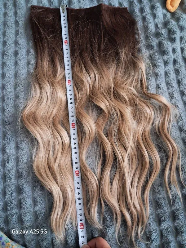 Продам волосы на заколка 53 см 2 Продам волосы на заколка 53 см 2