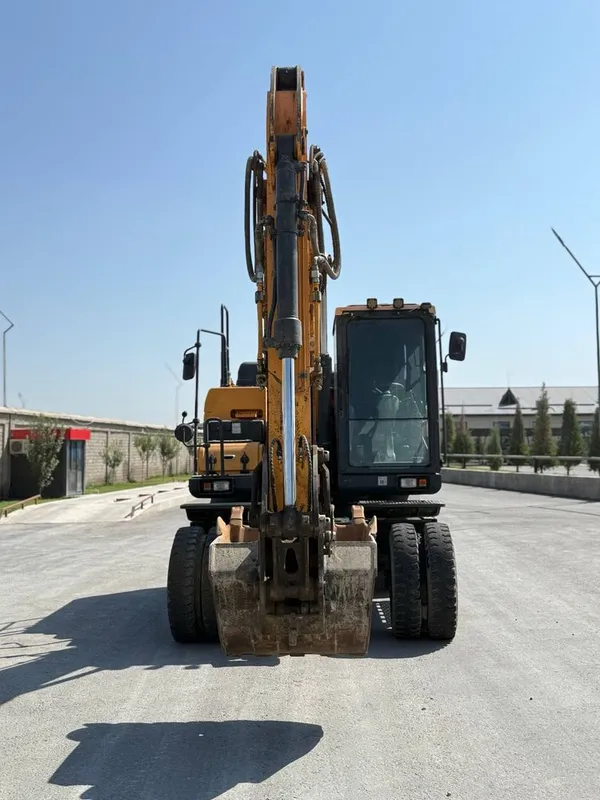 колесный экскаватор Hyundai HW145 3