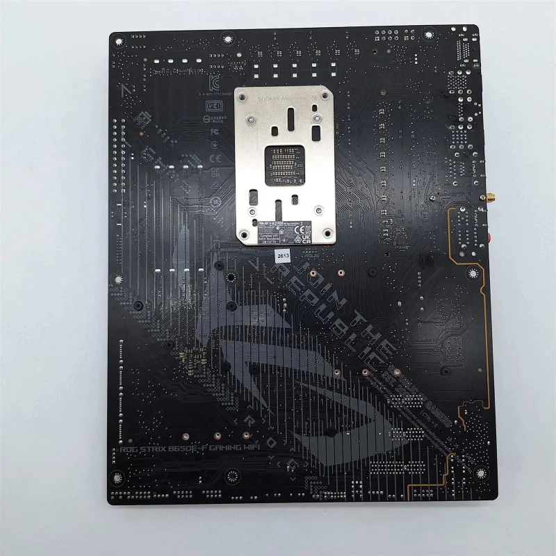 ASUS ROG Strix B650E-F Gaming WiFi AMD B650 AM5 ATX Motherboard — фото 4 ASUS ROG Strix B650E-F Gaming WiFi AMD B650 AM5 ATX Motherboard — фото 4