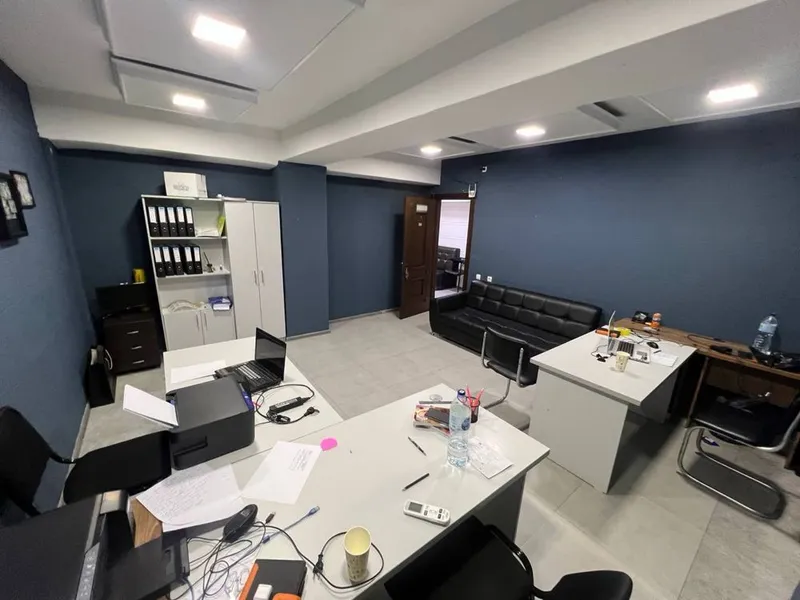 Аренда под офис 30м2 2 минут от метро Новза 350$ !