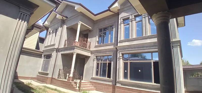 Продам Евродом улЧинабад 3уровня 6,5соток 6комнат 1