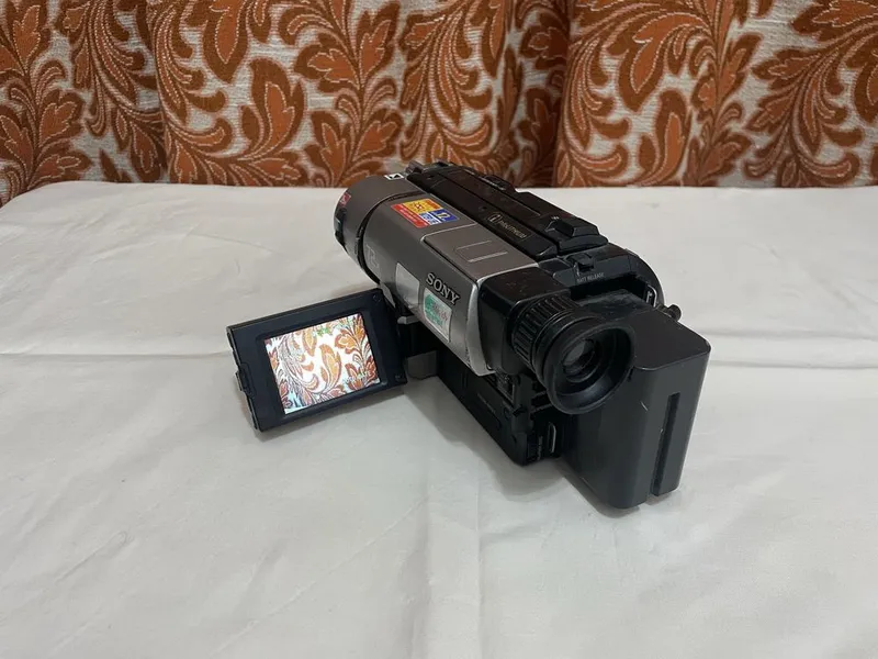 Sony Handycam Vision CCD-TRV65 (NTSC).