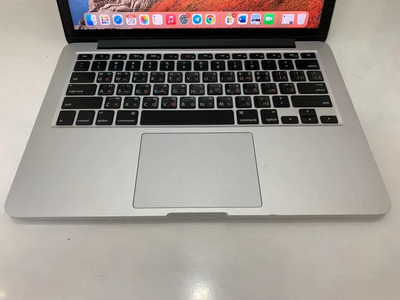 MacBook Pro 13 (Early 2015) / i5 / 8GB / 2k Retina 2