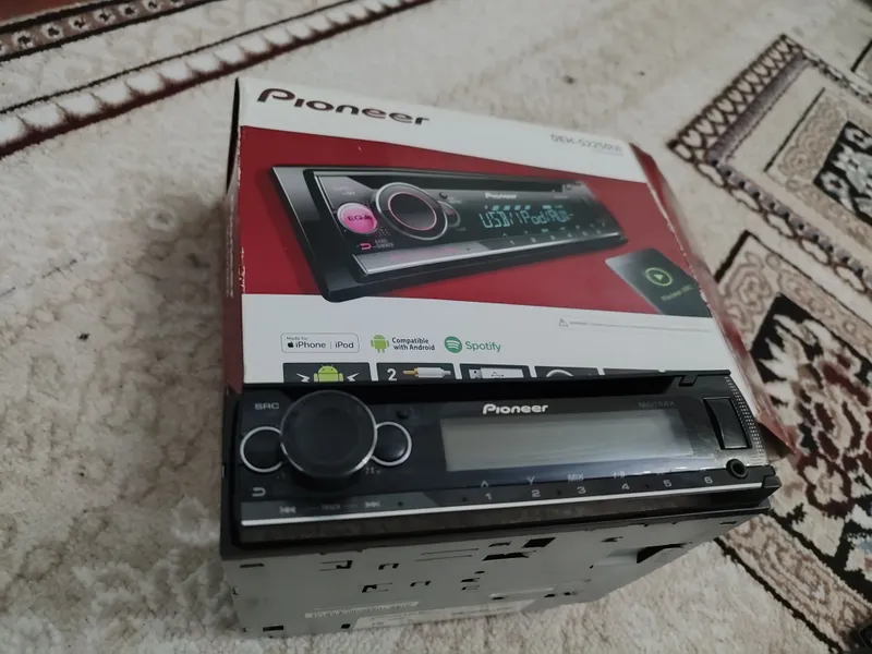 Pioneer DEH-2250 1