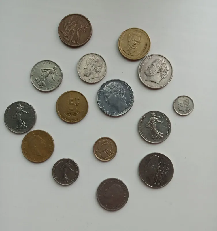 Продам разные монеты.