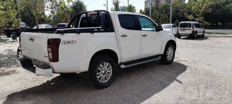 Продаётся пикап Isuzu D Max 1 Продаётся пикап Isuzu D Max 1