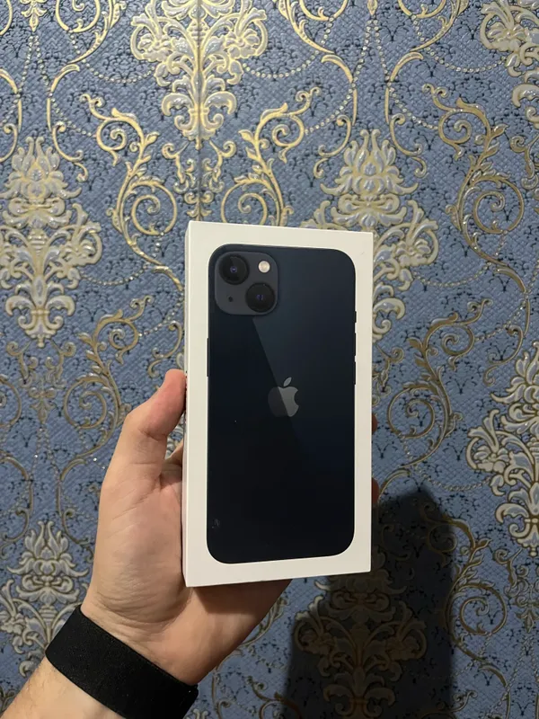 iPhone 13 • 128GB • Dark Blue 6