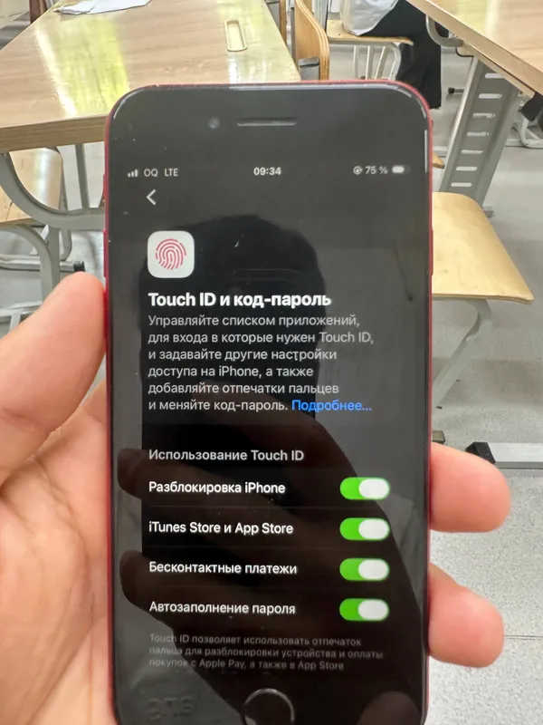 Iphone SE состояние хорошее, память 77, есть отпечаток, iCloud есть 1