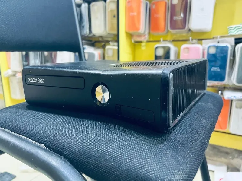 Xbox 360 S 1TB sotiladi 4