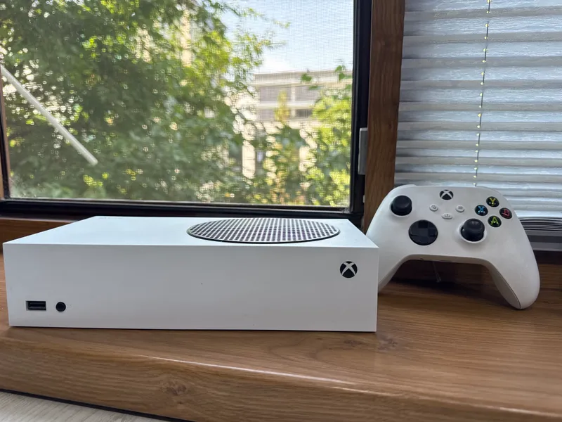 Xbox Series S 512 + джойстик + фифа 24,25
