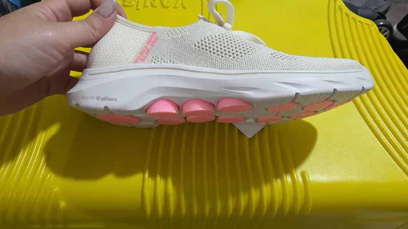 Оренинальныг skechers 35 размер 2 Оренинальныг skechers 35 размер 2