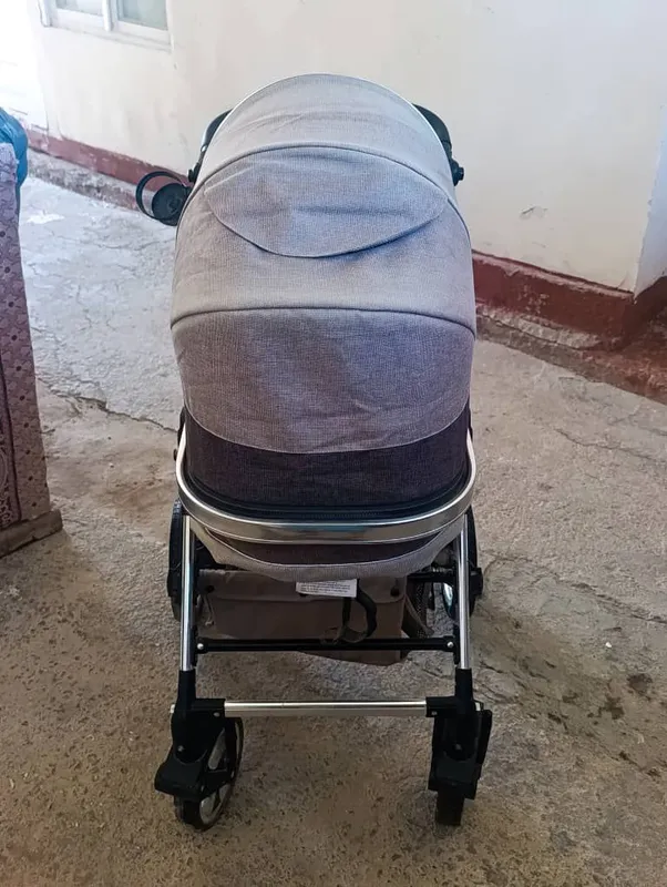 В городе Навои продаётся коляска 1