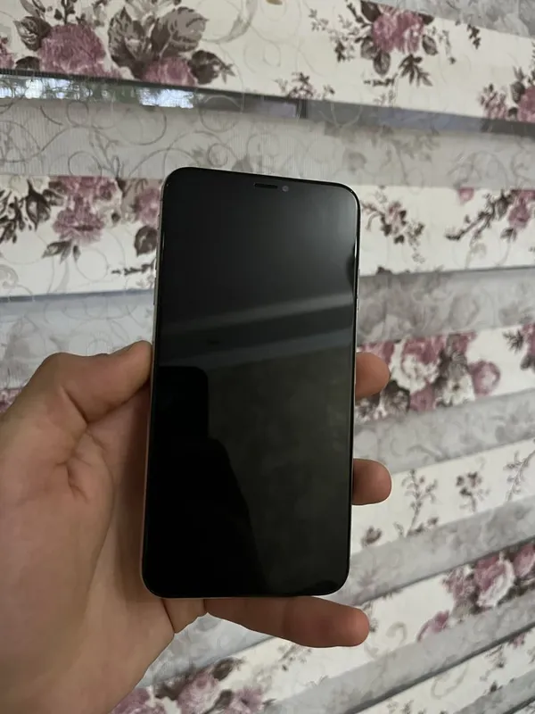 iPhone Xs Max 64Gb Ll/A 100% batare 4 iPhone Xs Max 64Gb Ll/A 100% batare 4