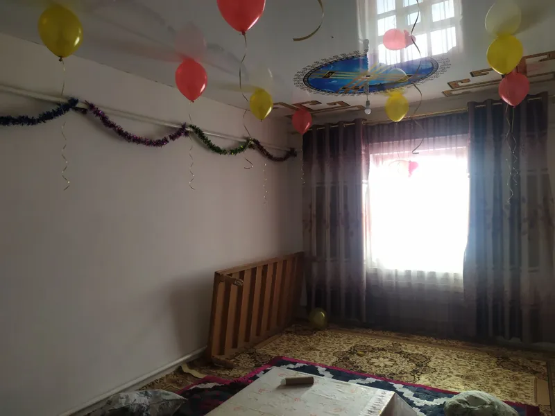 Qos kol 4 te 45 mektepke jaqin jerde uy satıladi. Amu tani koshesi