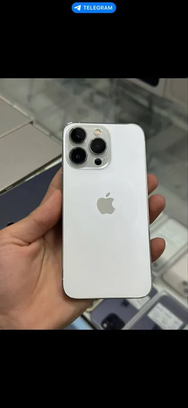 Iphoonee. 13 proooo white