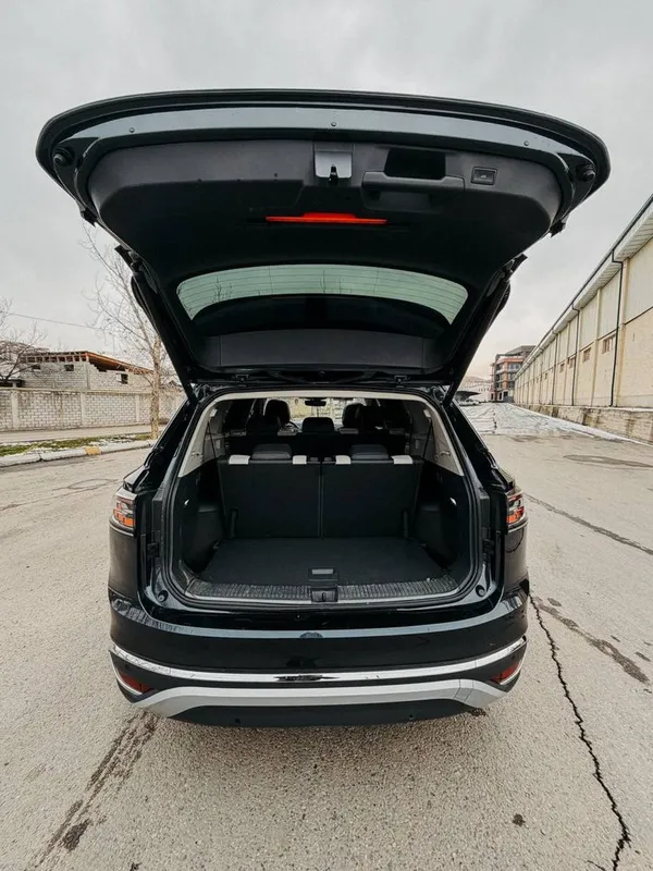 Volkswagen ID6 Pure+ 2022/23 4
