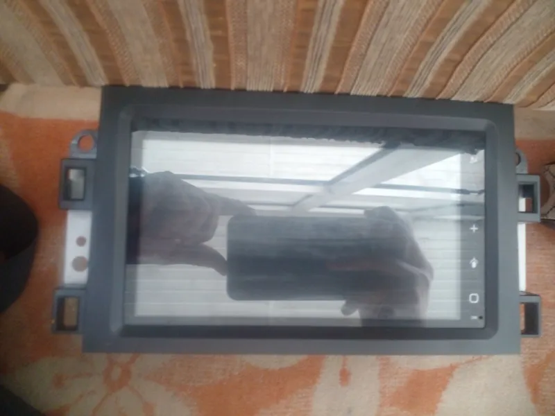 с экраном, с Bluetooth
