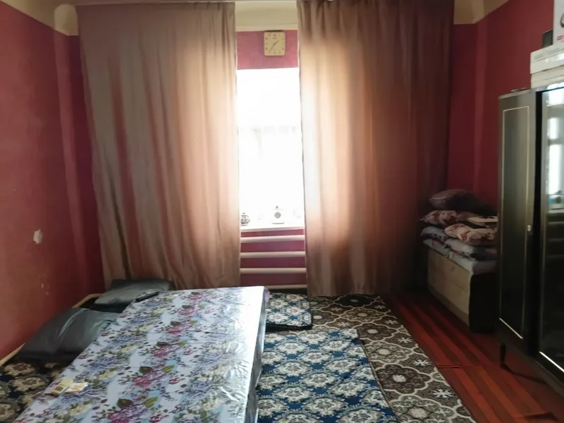 Toshkent viloyati Nurafshon shahrini markazida uy sotiladi — фото 2