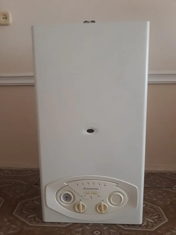 Катеол ARISTON 2х конторний зима, лета нархи350$