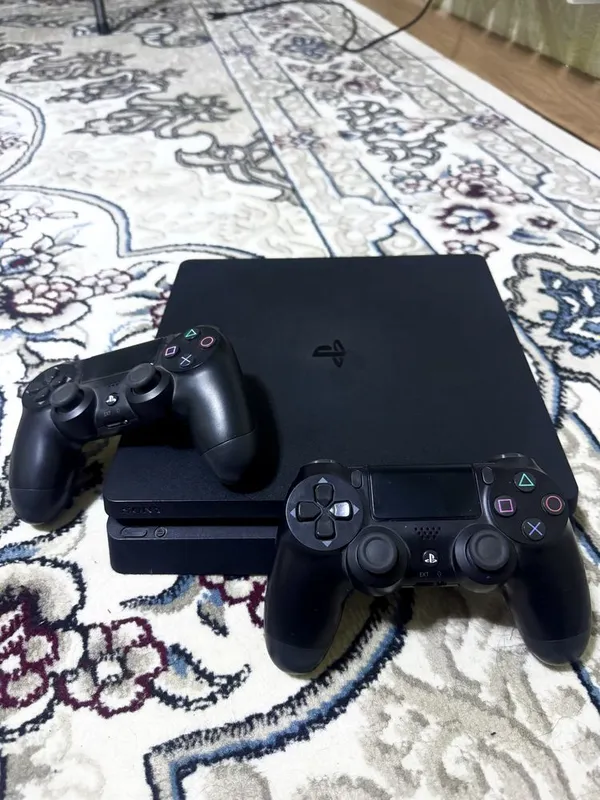 PS4 Slim 512 gb + Ps VR + 2 gamepad 2 PS4 Slim 512 gb + Ps VR + 2 gamepad 2