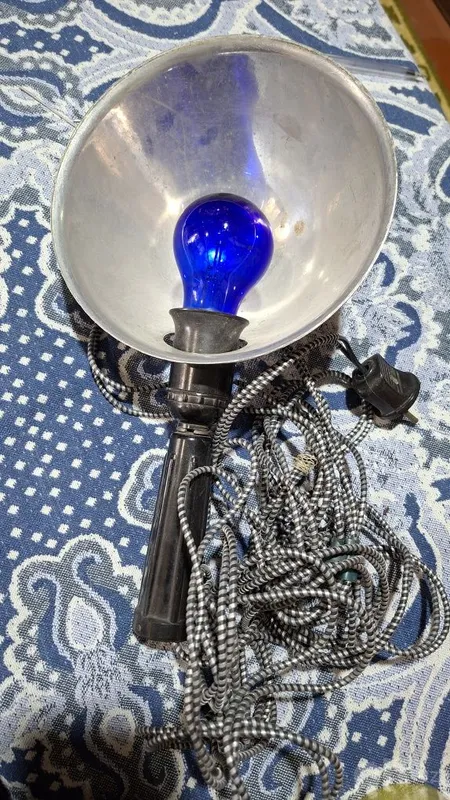 Ko‘k lampa sotiladi Ko‘k lampa sotiladi