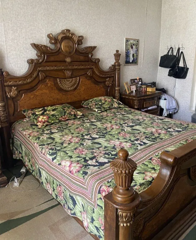 Ikki kishilik divan baquvvat faqat mtrasi yoq Ikki kishilik divan baquvvat faqat mtrasi yoq