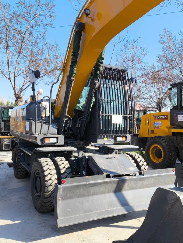 XCMG XE210WD 1 кубовый колесный экскаватор, один из самых мощных — фото 2