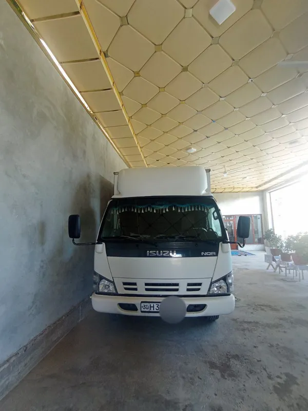 Isuzu yili 2015 moshin holati yaxshi