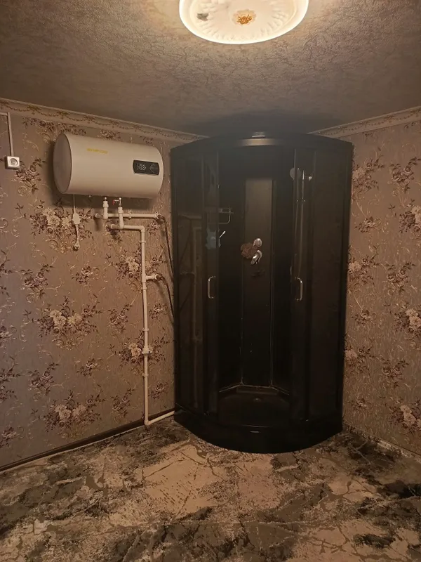 Душевой кабина и Аристон 50талик Душевой кабина и Аристон 50талик