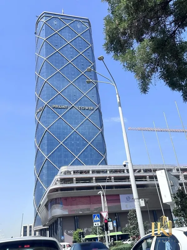 Продаётся 2-комнатная угловая квартира в ЖК Piramit Tower 1