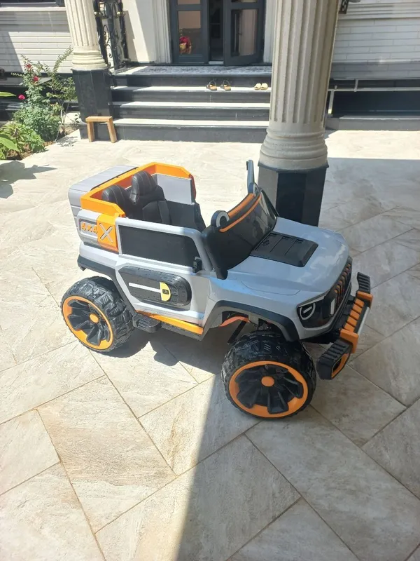Детский электромобиль 4x4 двухместный, почти новый — фото 1
