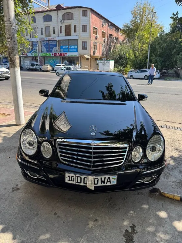 W211 Mersedes Benz 1