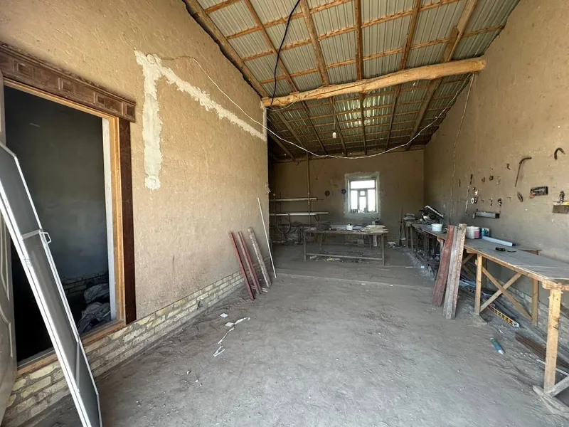 Noturar bino sotiladi,240 m² 4 Noturar bino sotiladi,240 m² 4