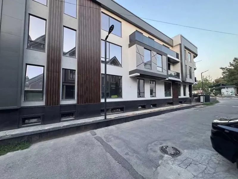 Аренда отдельно стоящего здания 1050 м² | 3 этажа + подвал — фото 1