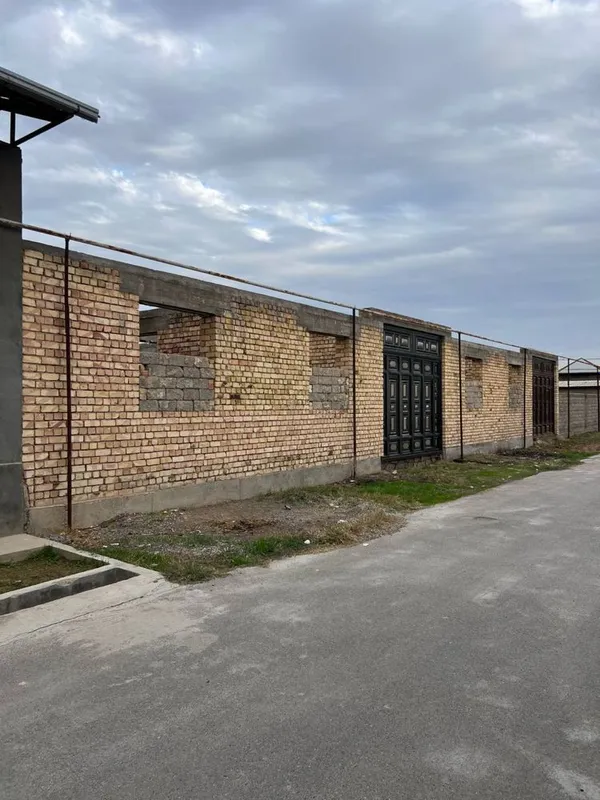 Срочно продаётся участок 8 соток с коробкой дома (11 комнат)в ЯНГИЮЛЕ.