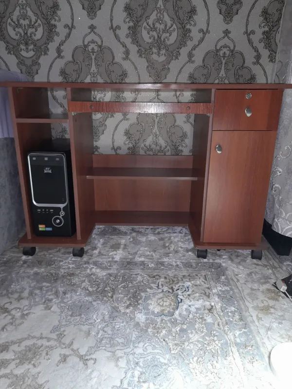 Компьютер столи яни дарс киладиган стол 1