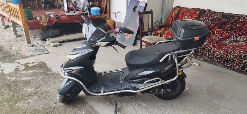 Продам электроскутер 3