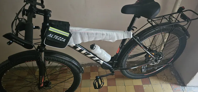 Vellik sportivniy sumkachasini ichida kulichi boshko anjomlariyam bor — фото 3