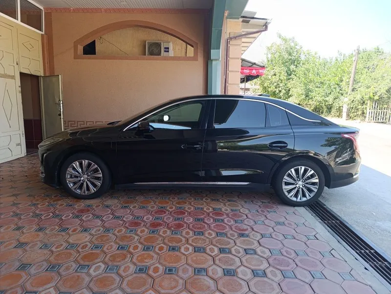 Hongqi E-QM5 Lux full pozitsiyasi 4 Hongqi E-QM5 Lux full pozitsiyasi 4