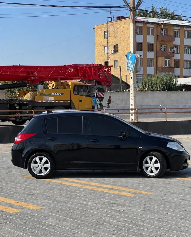 Nissan Tiida срочно продаётся, есть гендоверенность, состояние отличное, рестайлинг, наличный расчёт 4 Nissan Tiida срочно продаётся, есть гендоверенность, состояние отличное, рестайлинг, наличный расчёт 4