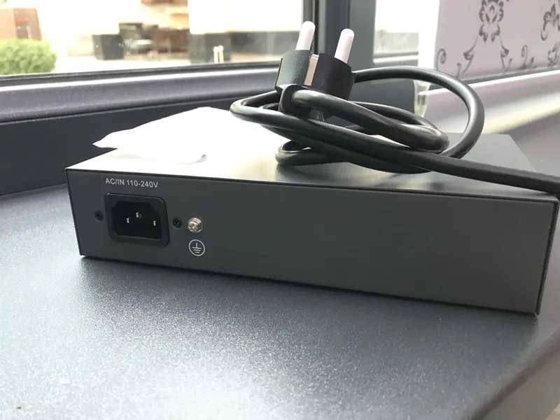 PoE Switch - коммутатор 6+2 (новый) 3