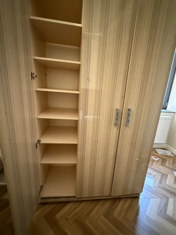 Shkaf va tortmasi bilan 4