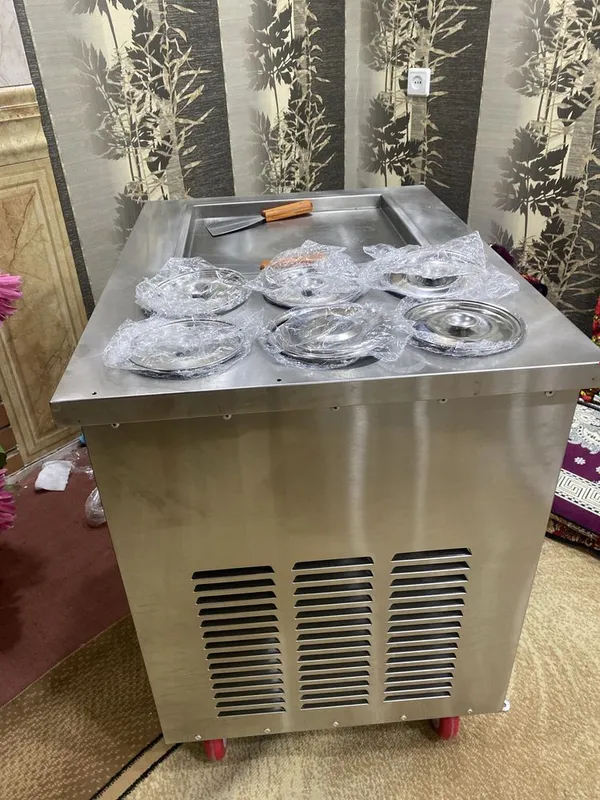 Muzqaymoq apparat (Ice roll machine) Ice roll yasaydigon apparqt. Yang 3